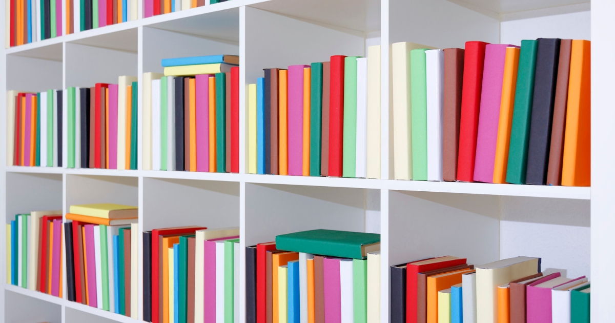 Want to learn how to build a homeschool library? Click to learn how to set up and select the best books for your new homeschool library.