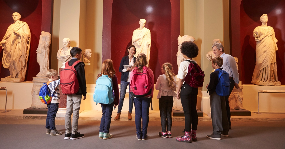 Want to learn how to incorporate field trips into your homeschool schedule? Click to learn about the value of field trips for homeschoolers.